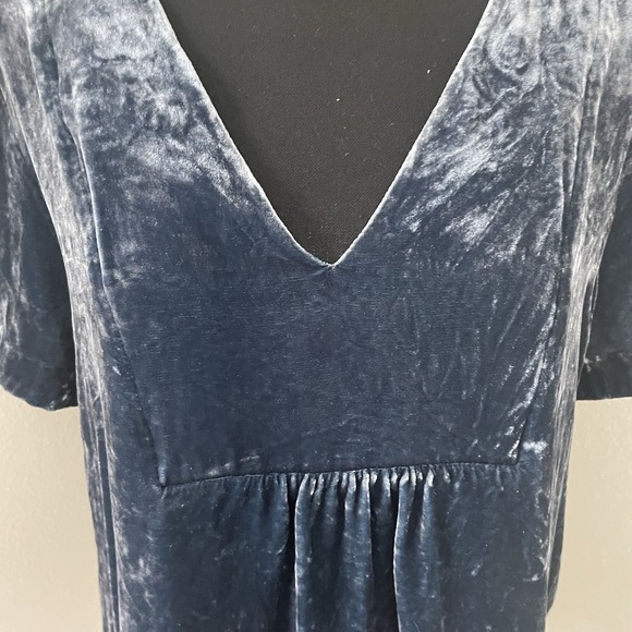 SUNDANCE Womens Sz L Blue Crushed‎ Velvet Top Rayon Silk Blend Whimsigoth Boho - Picture 2 of 6